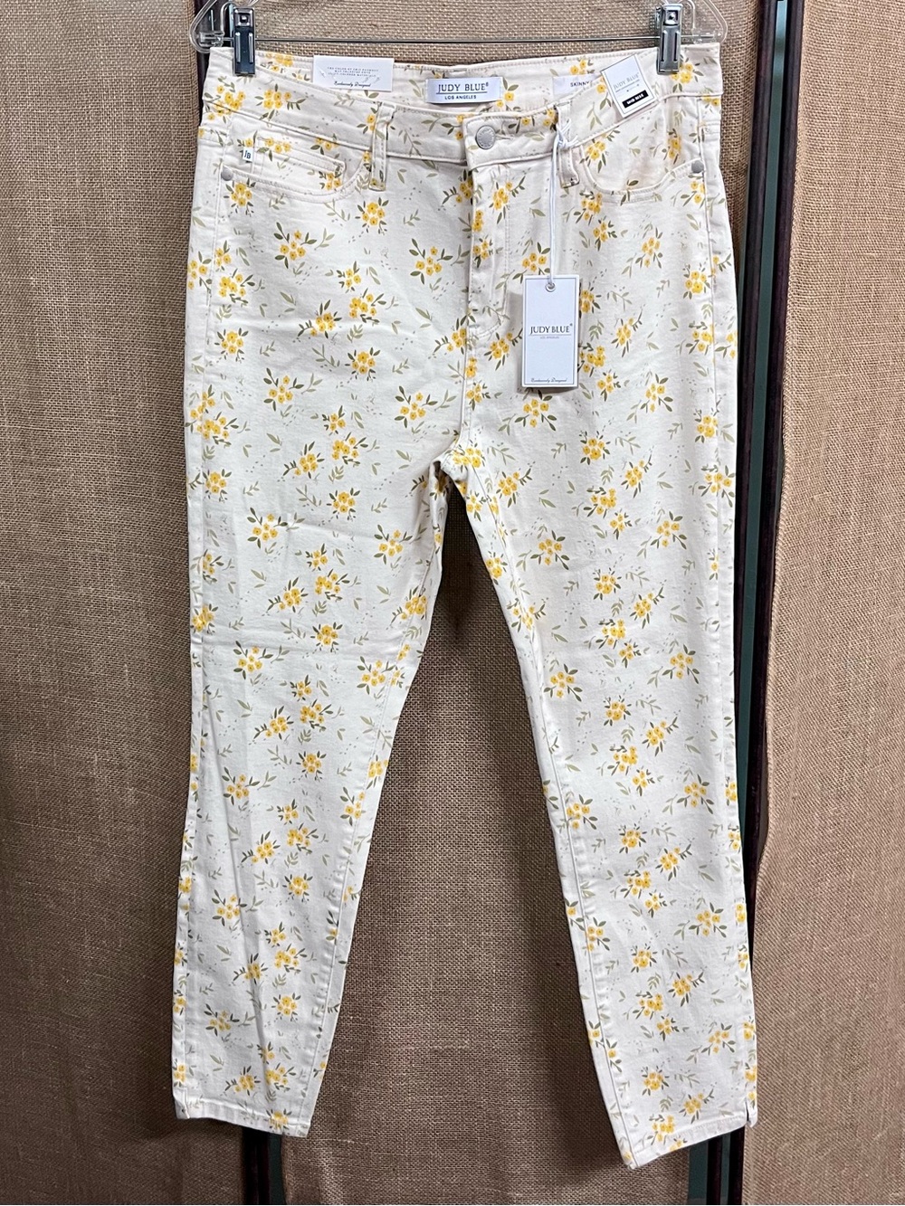 Judy Blue Cream Skinny Jeans with Yellow Floral Prt Sz 13/31 NWT Boho Feminine